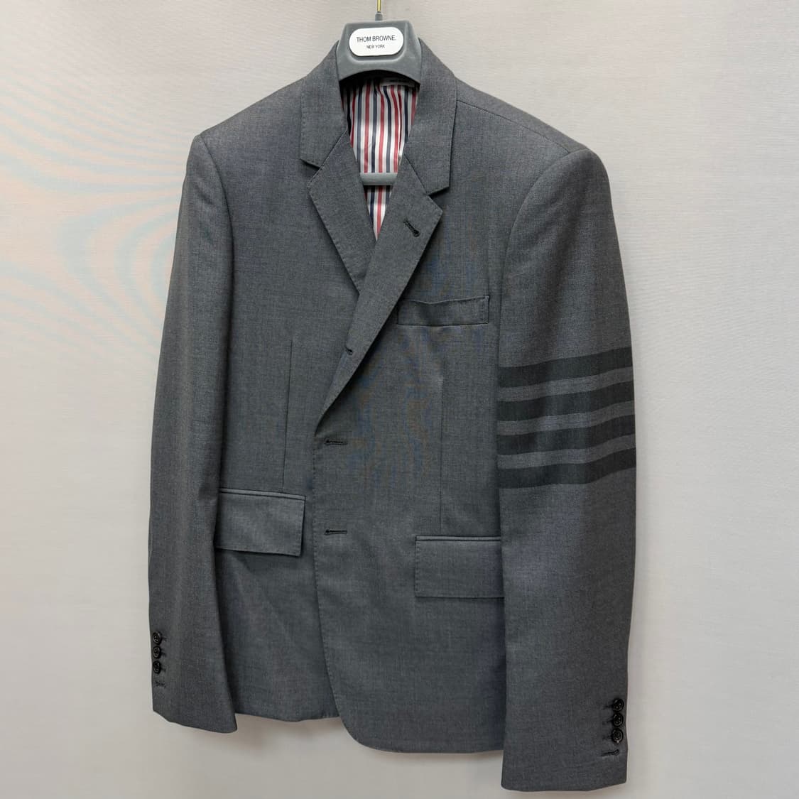 톰브라운 하이암홀 사선 블레이저 ( 100 34 ) 상품이미지4