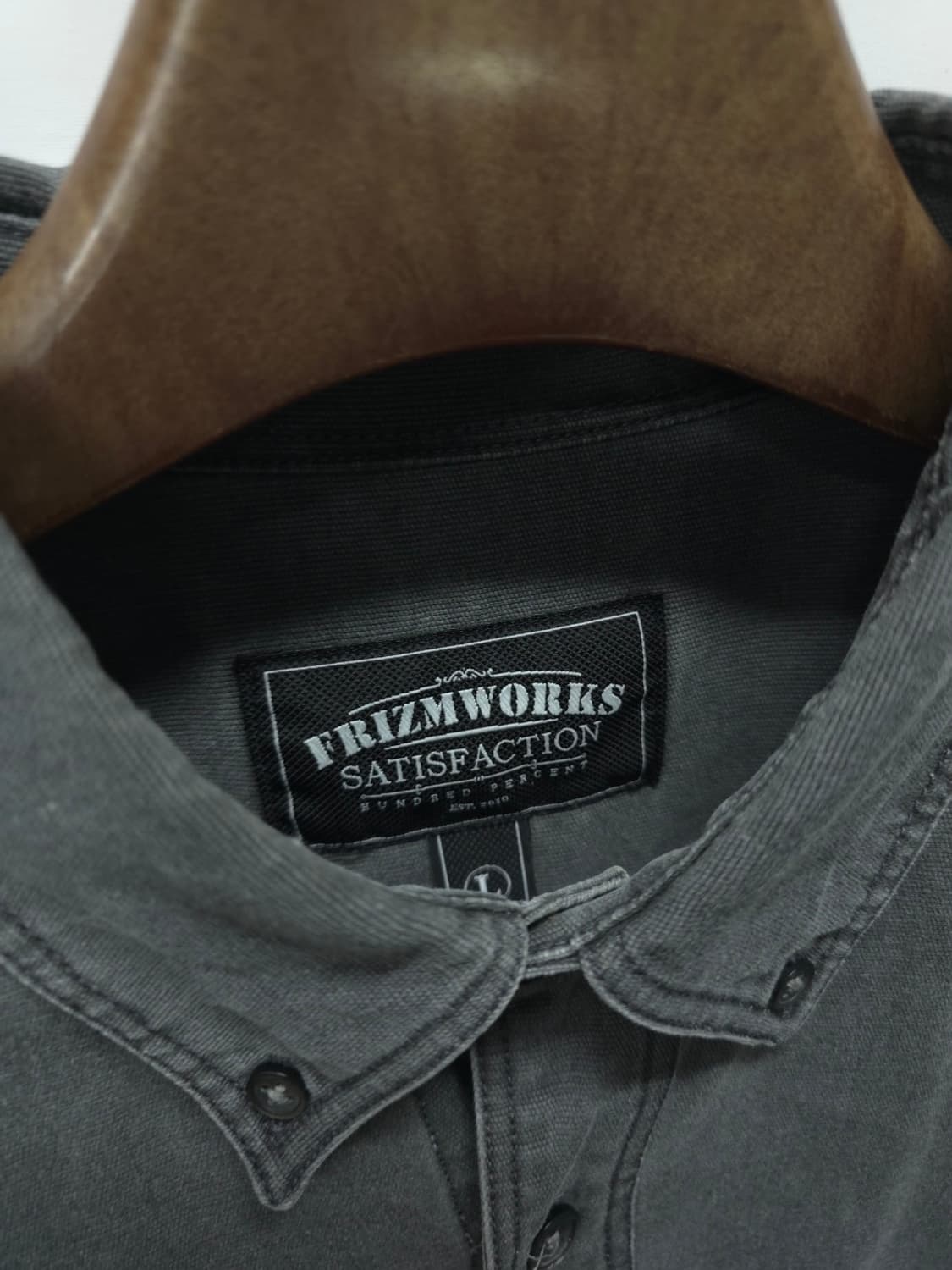 프리즘웍스 피그먼트 다잉 오버사이즈 셔츠 (챠콜 / L) 상품이미지3