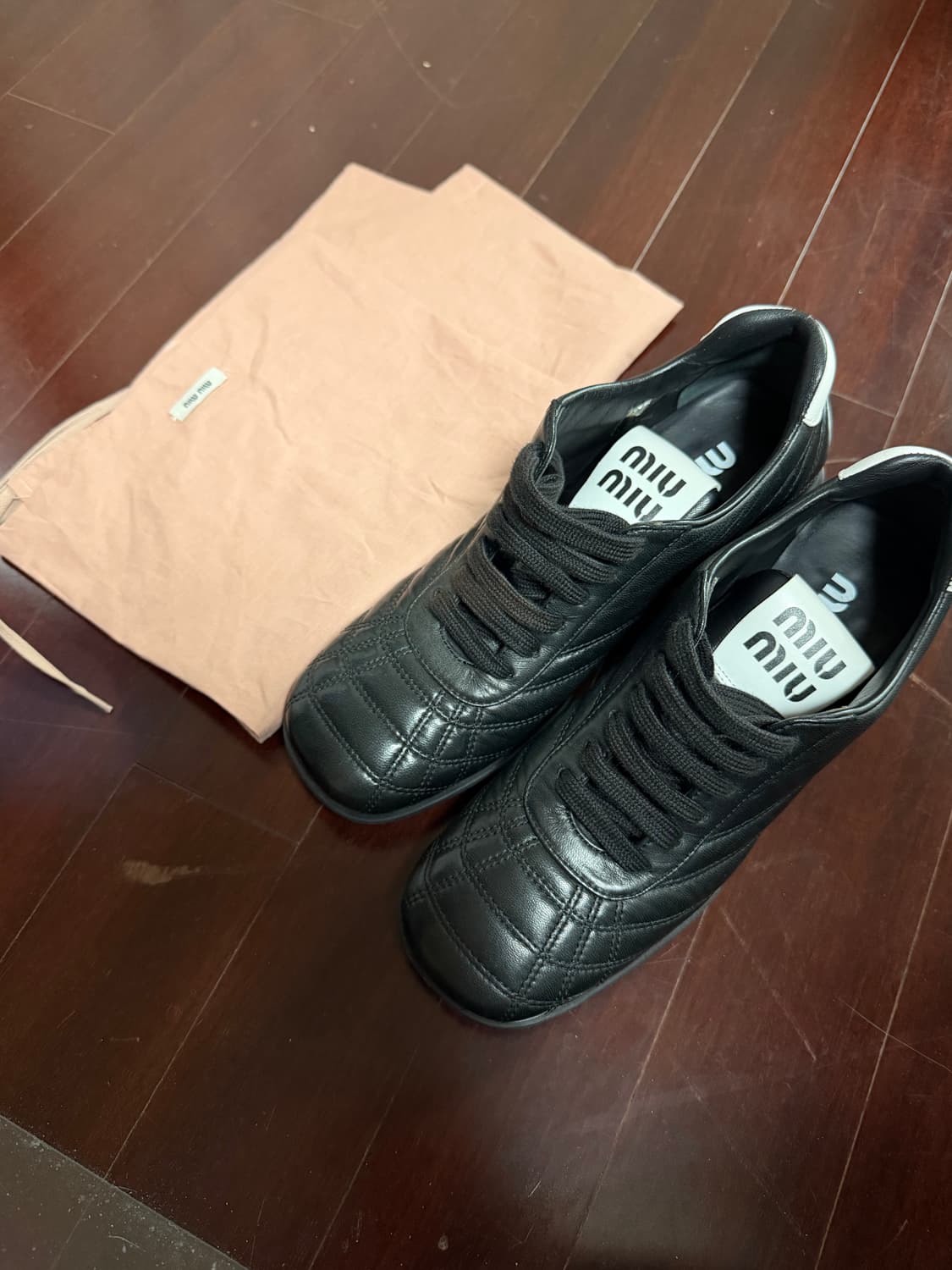 미우미우 나파 가죽 미들힐 스니커즈 상품이미지1