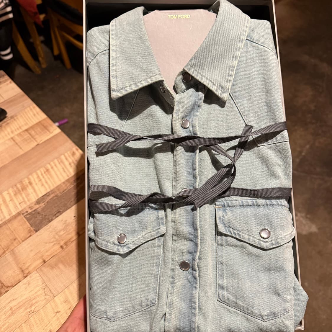 톰포드 데님 셔츠 새상품 판매 합니다. 상품이미지3