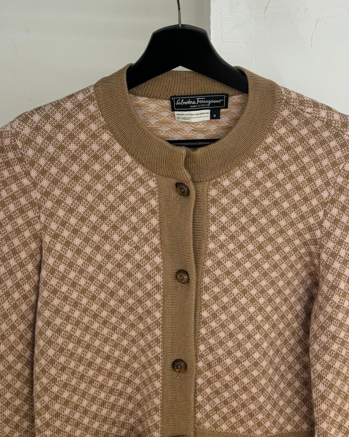 살바토레 페라가모 핑크 베이지 체크패턴 버튼 가디건 상품이미지2