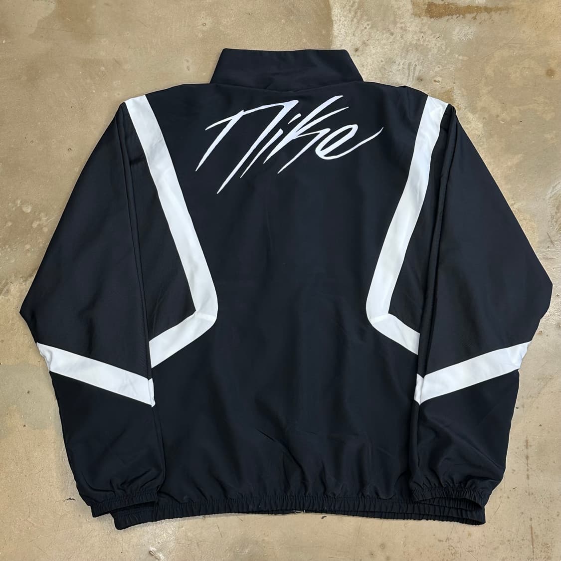 XL 나이키 화이트라인 블랙 바람막이 상품이미지3