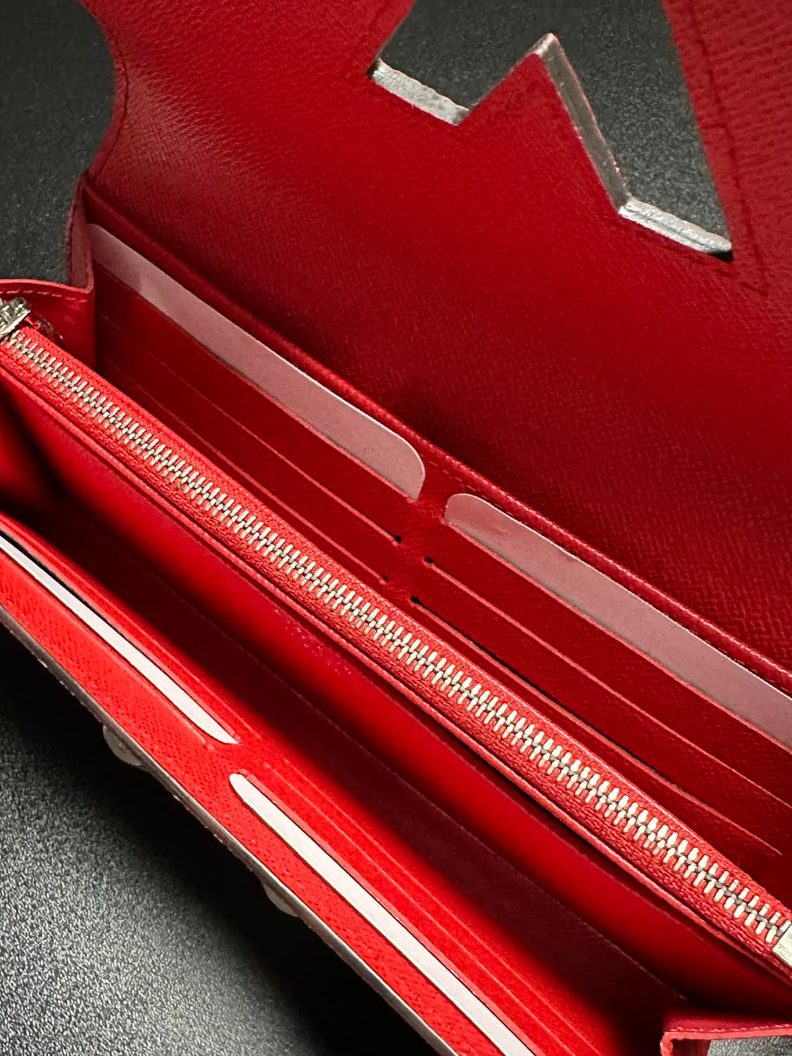 루이비통 레드 에삐 트위스트 장지갑 상품이미지4