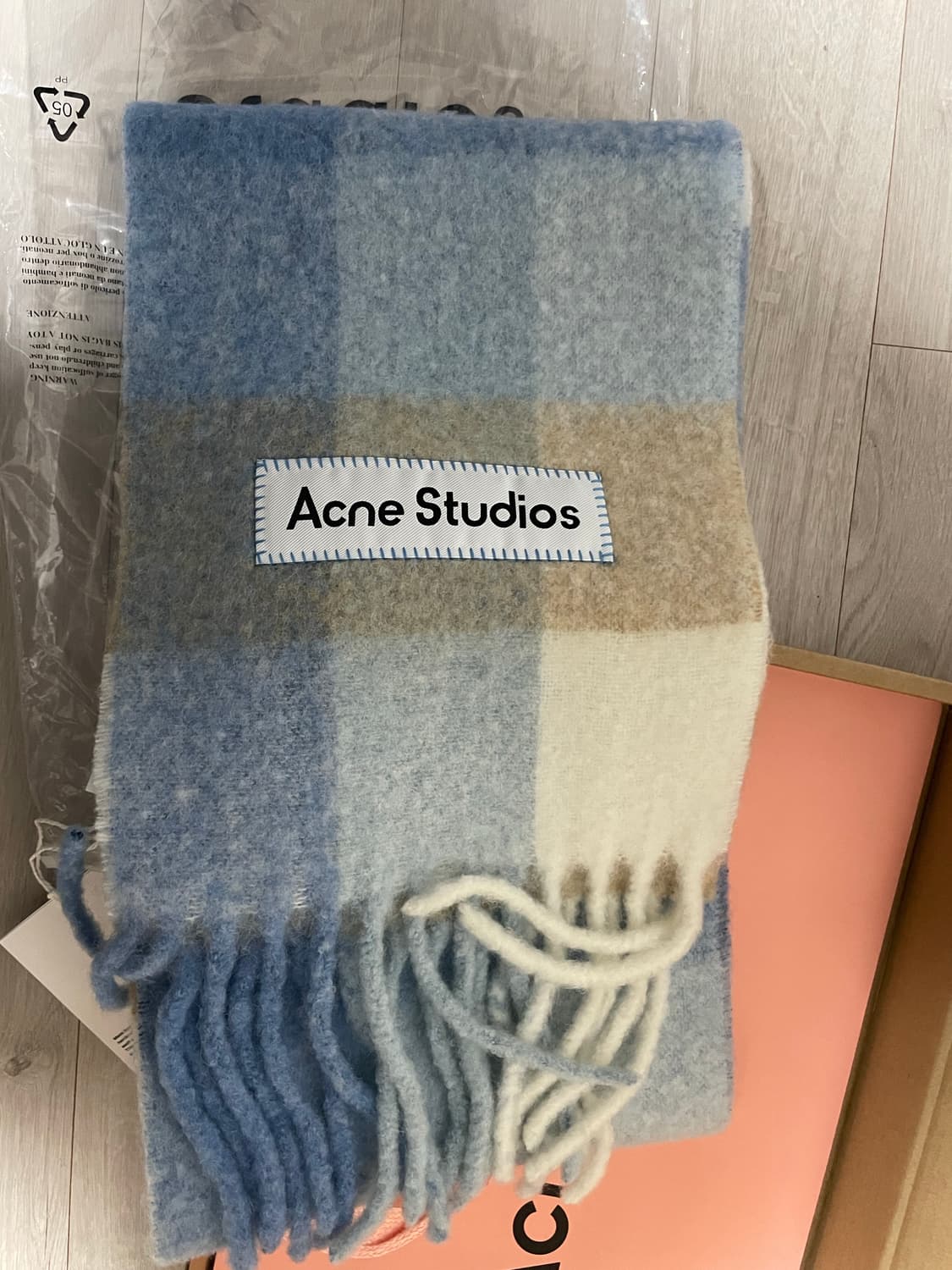 아크네 스튜디오 체크 머플러 상품이미지5