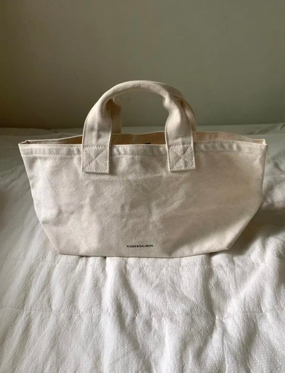 킨더살몬 RESORT23 Medium Canvas Tote Bag 상품이미지6
