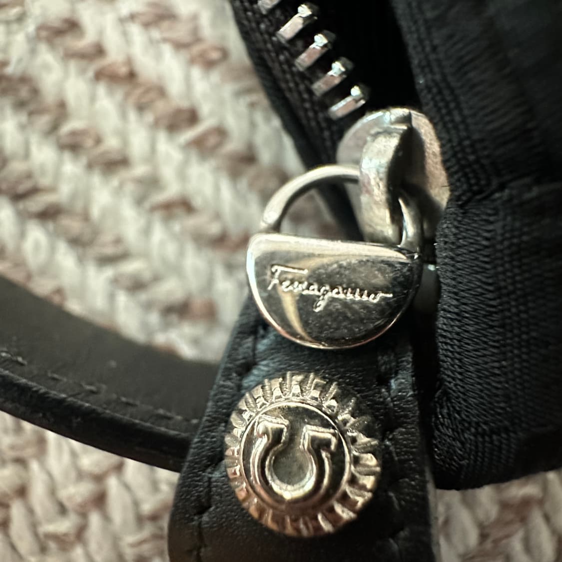 SALVATORE FERRAGAMO italy made mini bag 상품이미지5