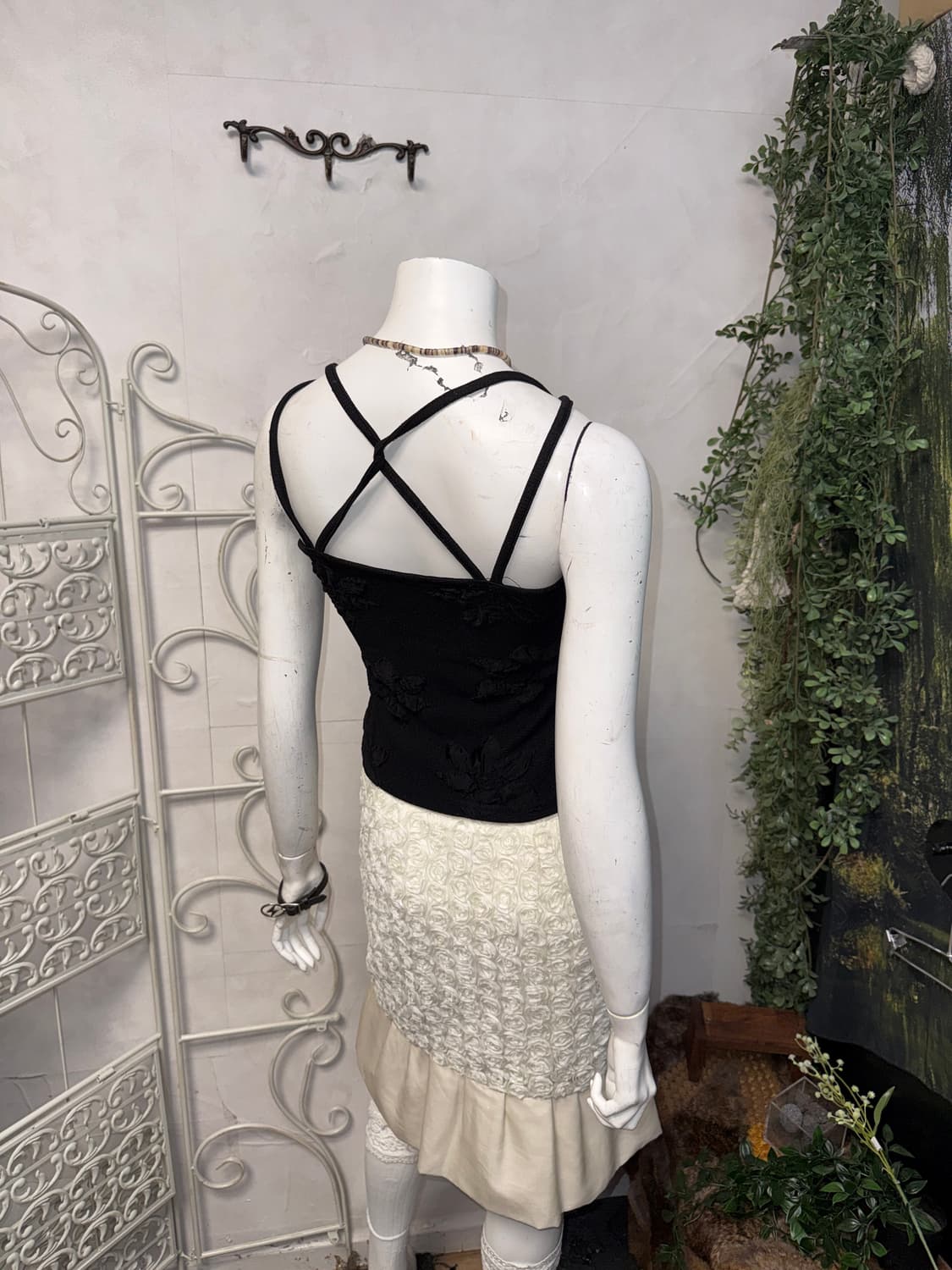 Black flower embossing crop sleeveless  상품이미지8