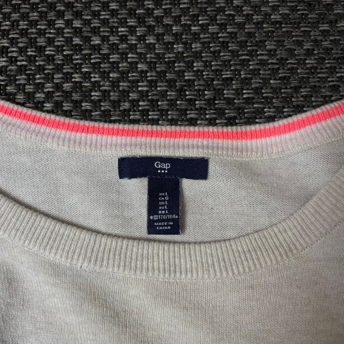 갭 아이보리 포인트 형광핑크 원포켓 긴팔 니트 L 상품이미지4