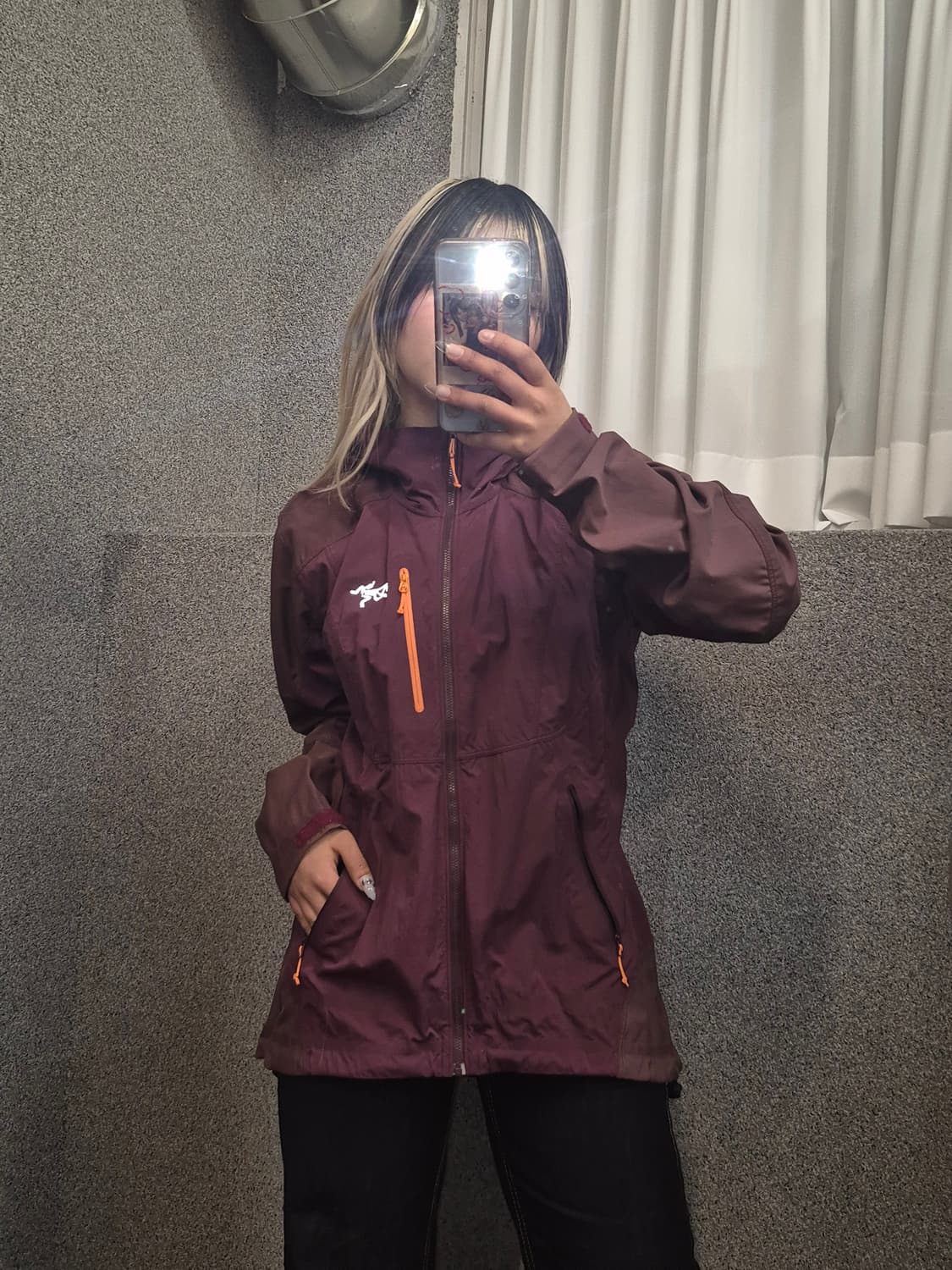 ARCTERYX BURGUNDY WINDBREAKER 상품이미지1