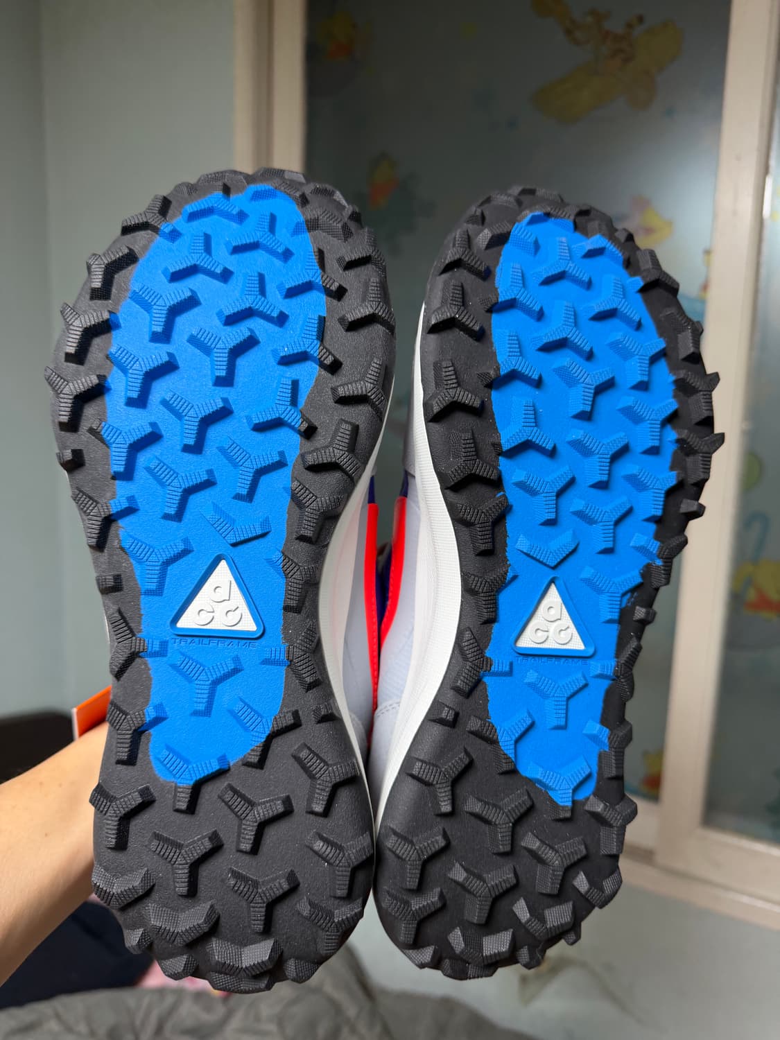 나이키 acg 로우케이트 울프그레이 브라이튼앤크림슨 270사이즈 새상품  상품이미지7