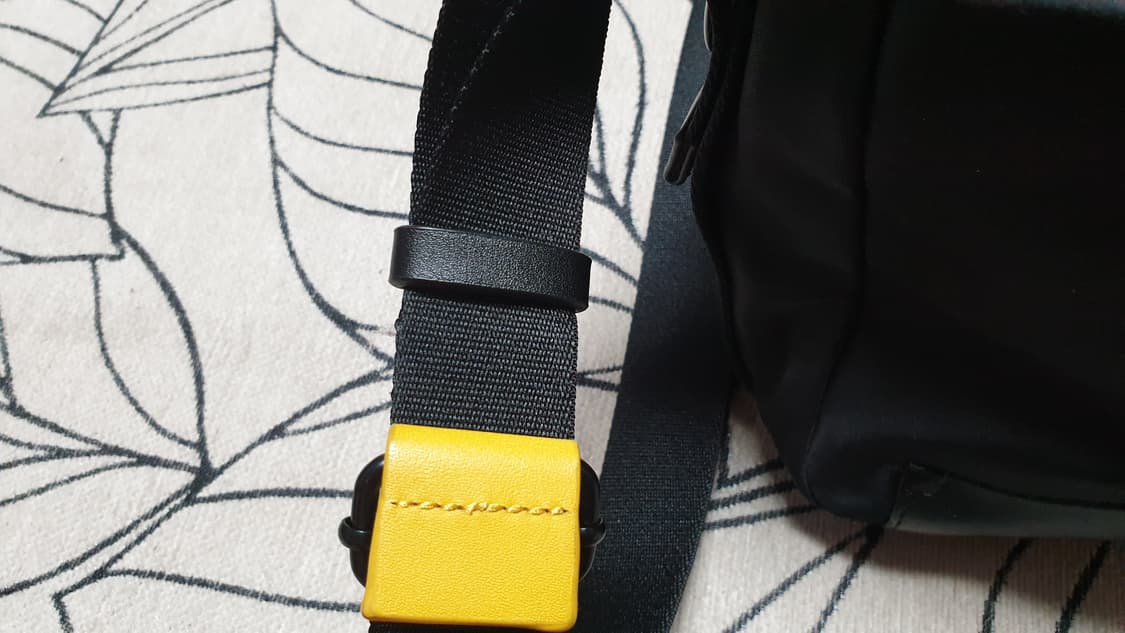 만다리나덕 블랙 크로스백 ORE ORT23651 상품이미지2