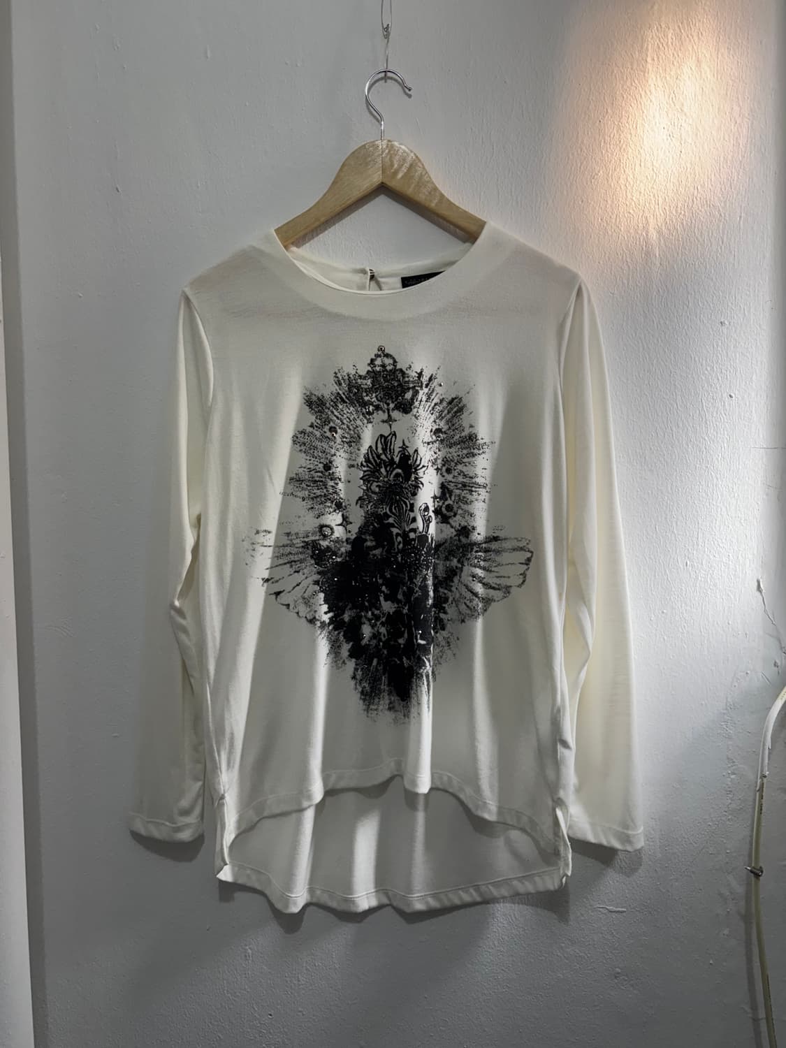 Vintage White Sheer Graphic Long Sleeve 상품이미지4