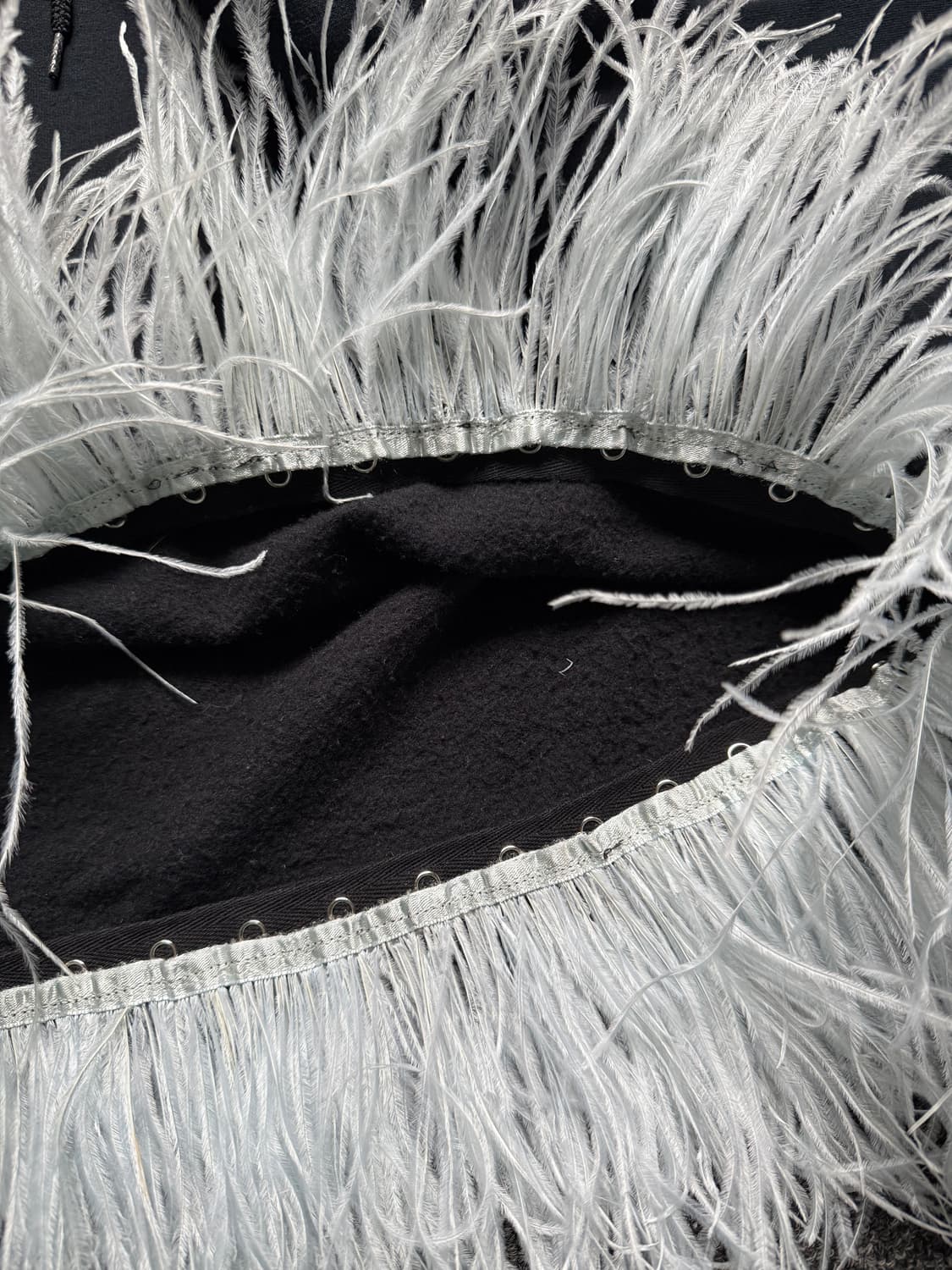 오프닝 세레모니 깃털 후드티 상품이미지5