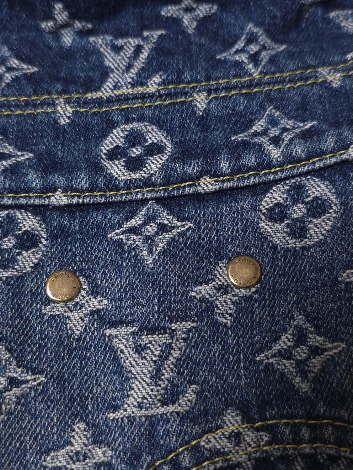 [56] 루이비통 니고 모노그램 연청 데님 트러커 자켓 상품이미지4