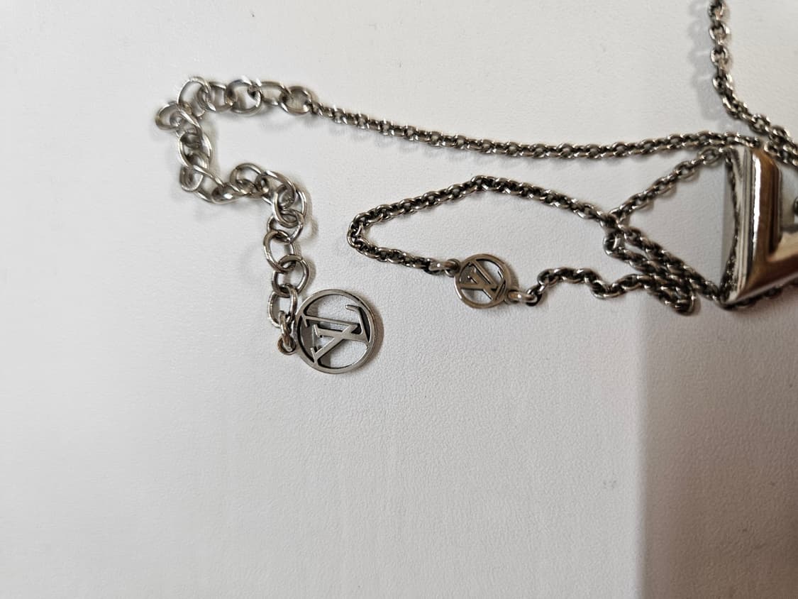 루이비통 에센셜 v 팔라듐 서플 목걸이 정품 상품이미지3