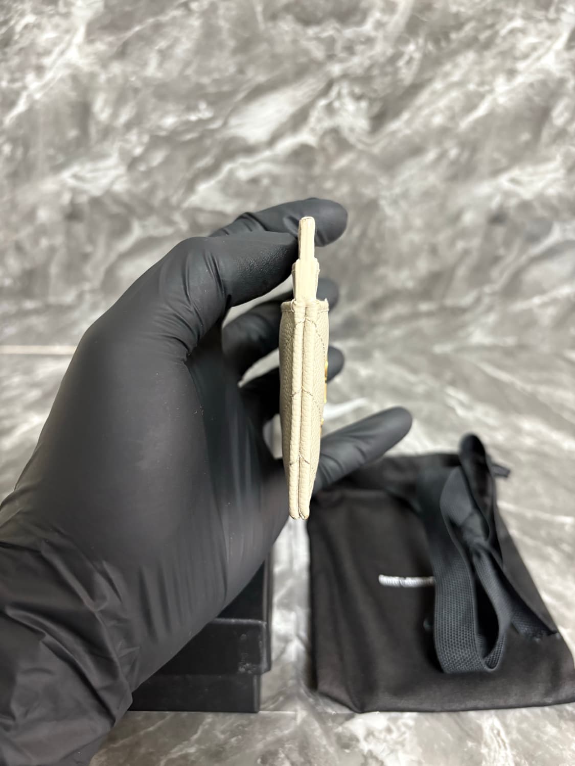 입생로랑 그랑 드 뿌드르 마틀라세 카드지갑 상품이미지3