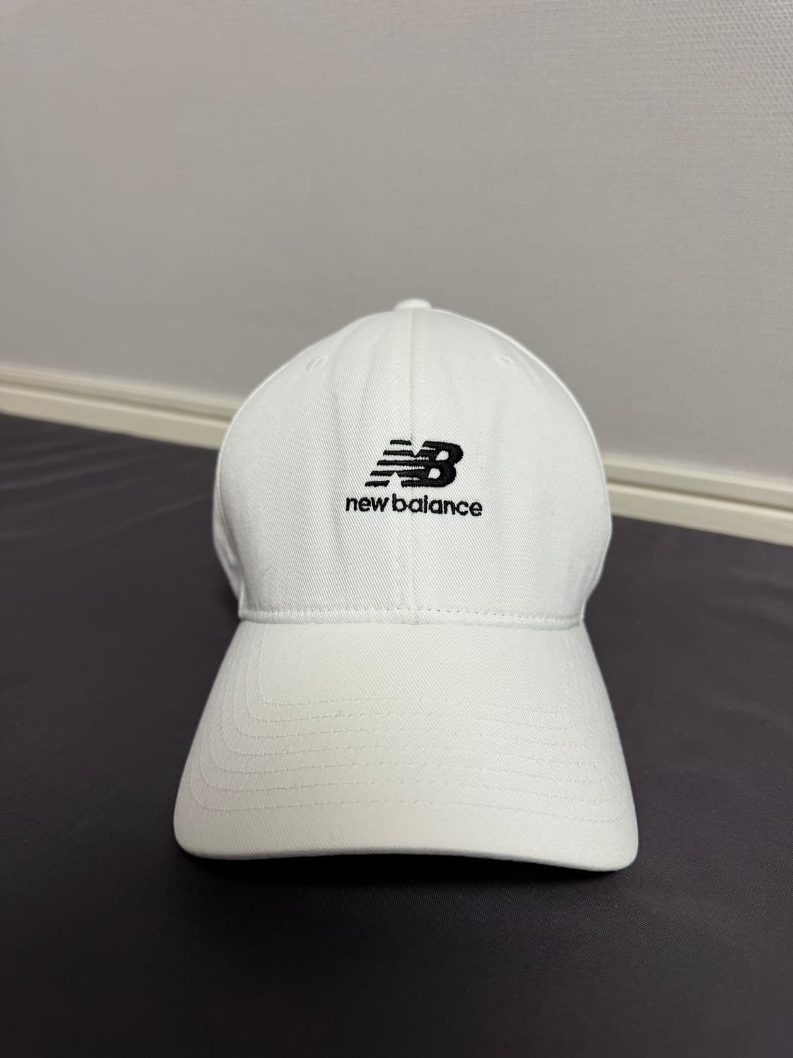뉴발란스 화이트 볼캡 상품이미지1