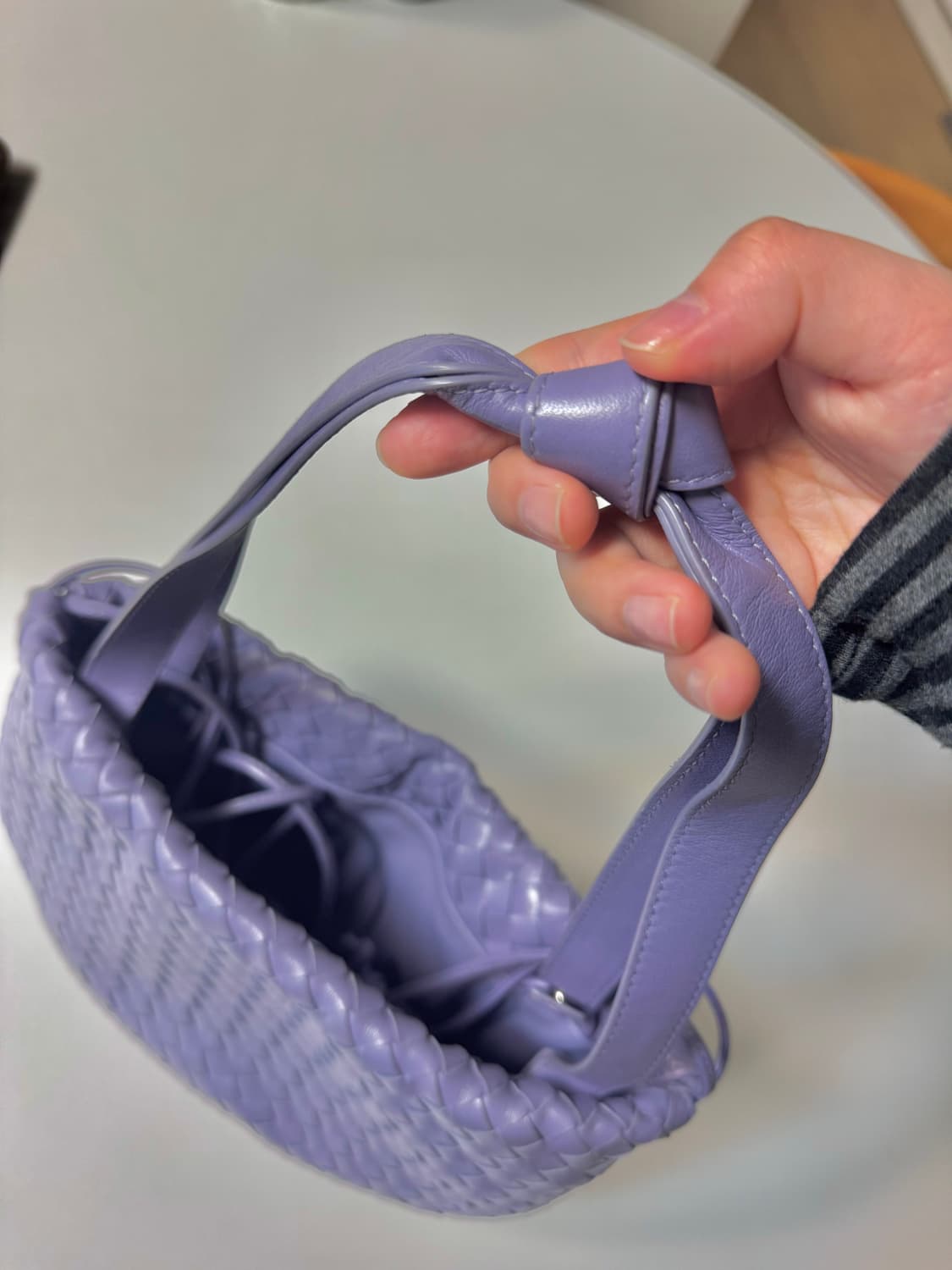 보테가베네타 벌브백 스몰 라일락 컬러 상품이미지4