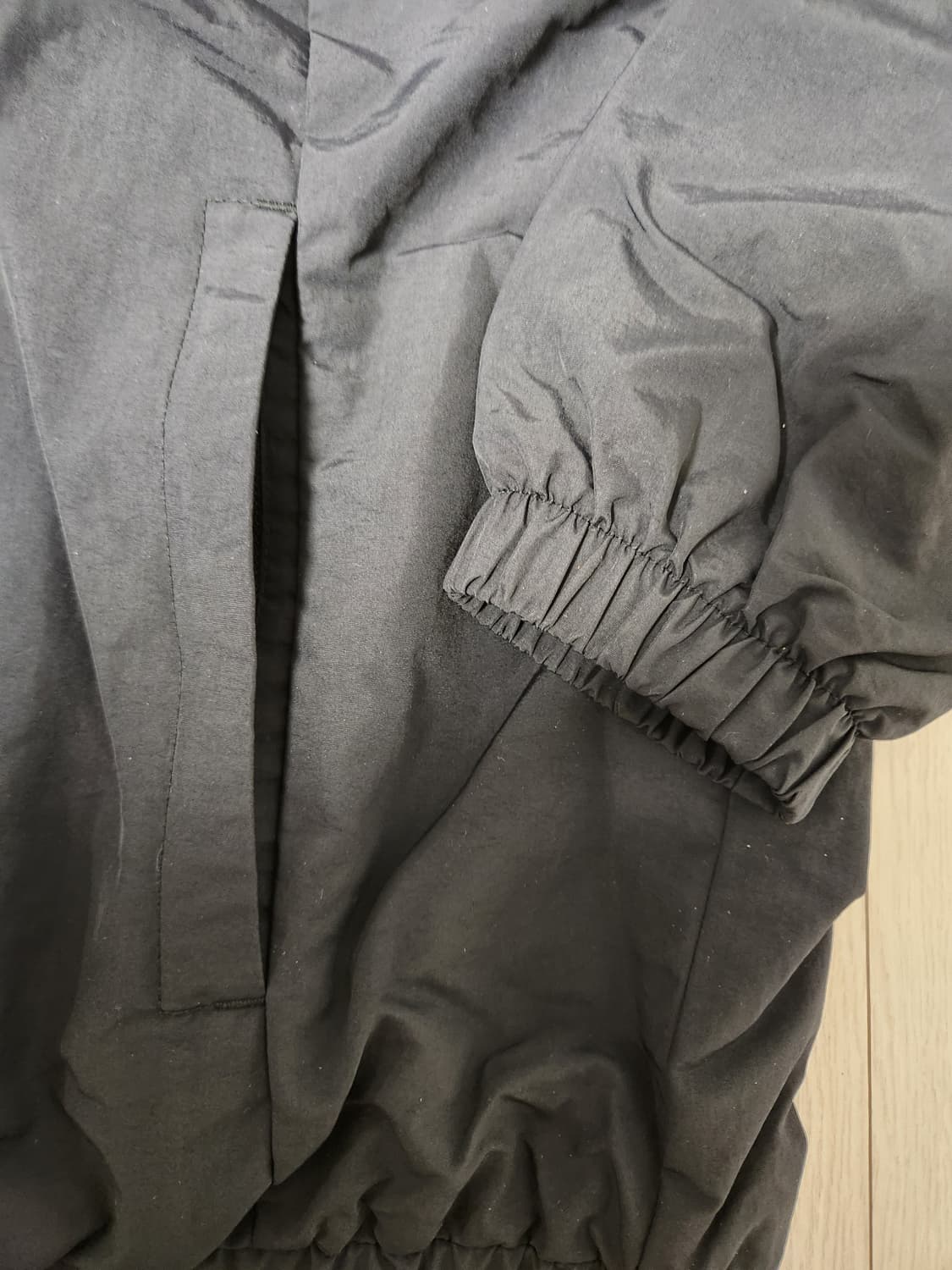 새상품급)르꼬끄 우븐 바람막이 사이즈L


오염 하자 없이 깨끗해요^^
 상품이미지2