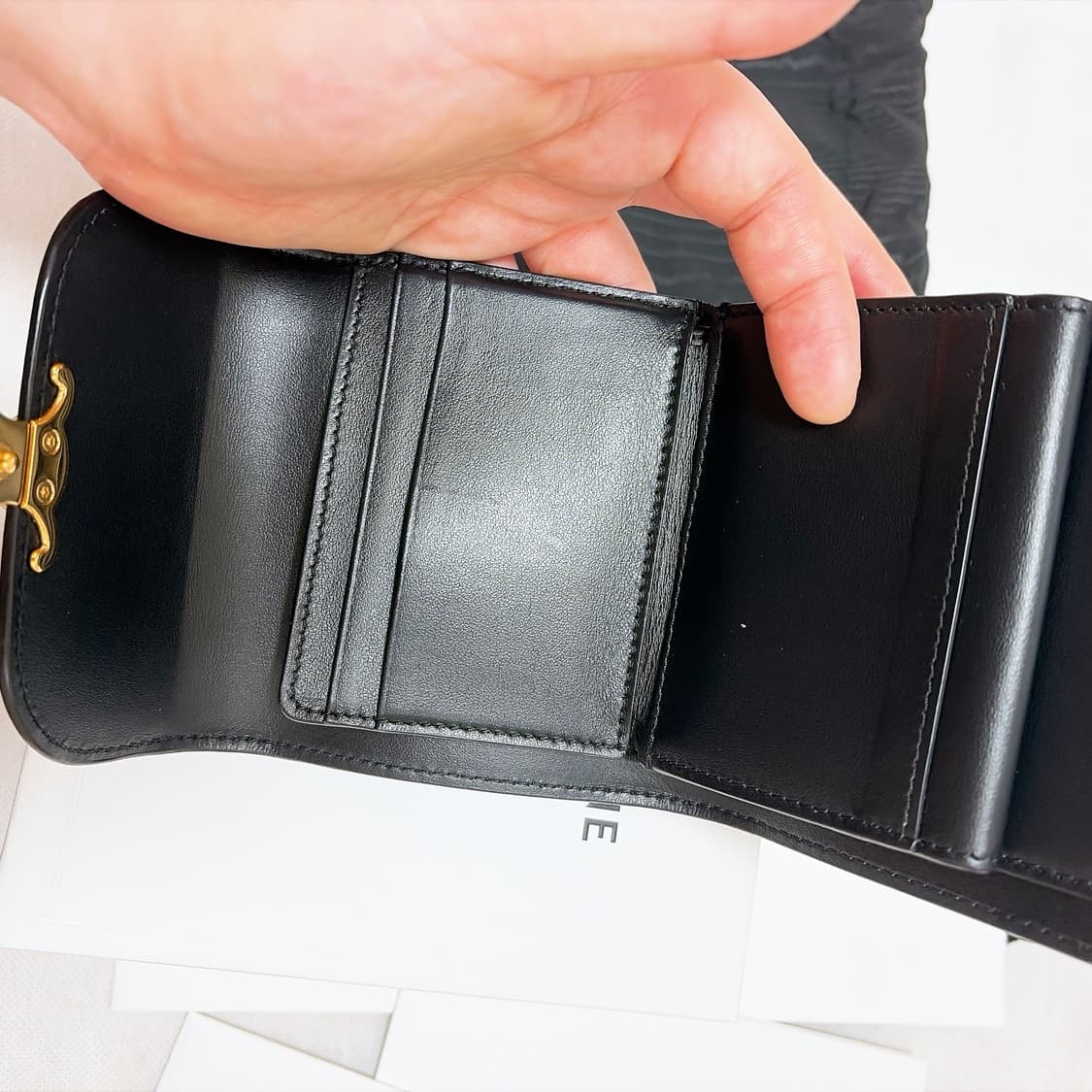 정품) 셀린느 트리옹프 플랩 지갑 상품이미지5