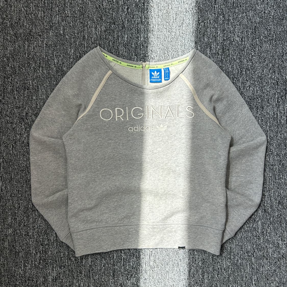 아디다스 우먼스 그래픽 집업 스웻셔츠 상품이미지1