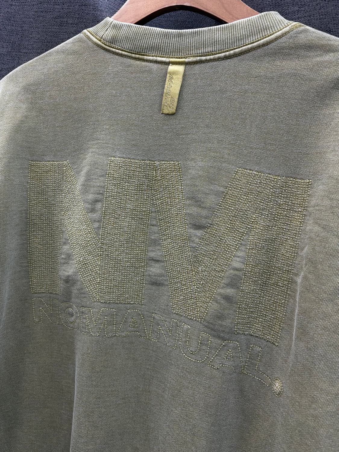 NOMANUAL 워싱 피그먼트 맨투맨 티셔츠 상품이미지5