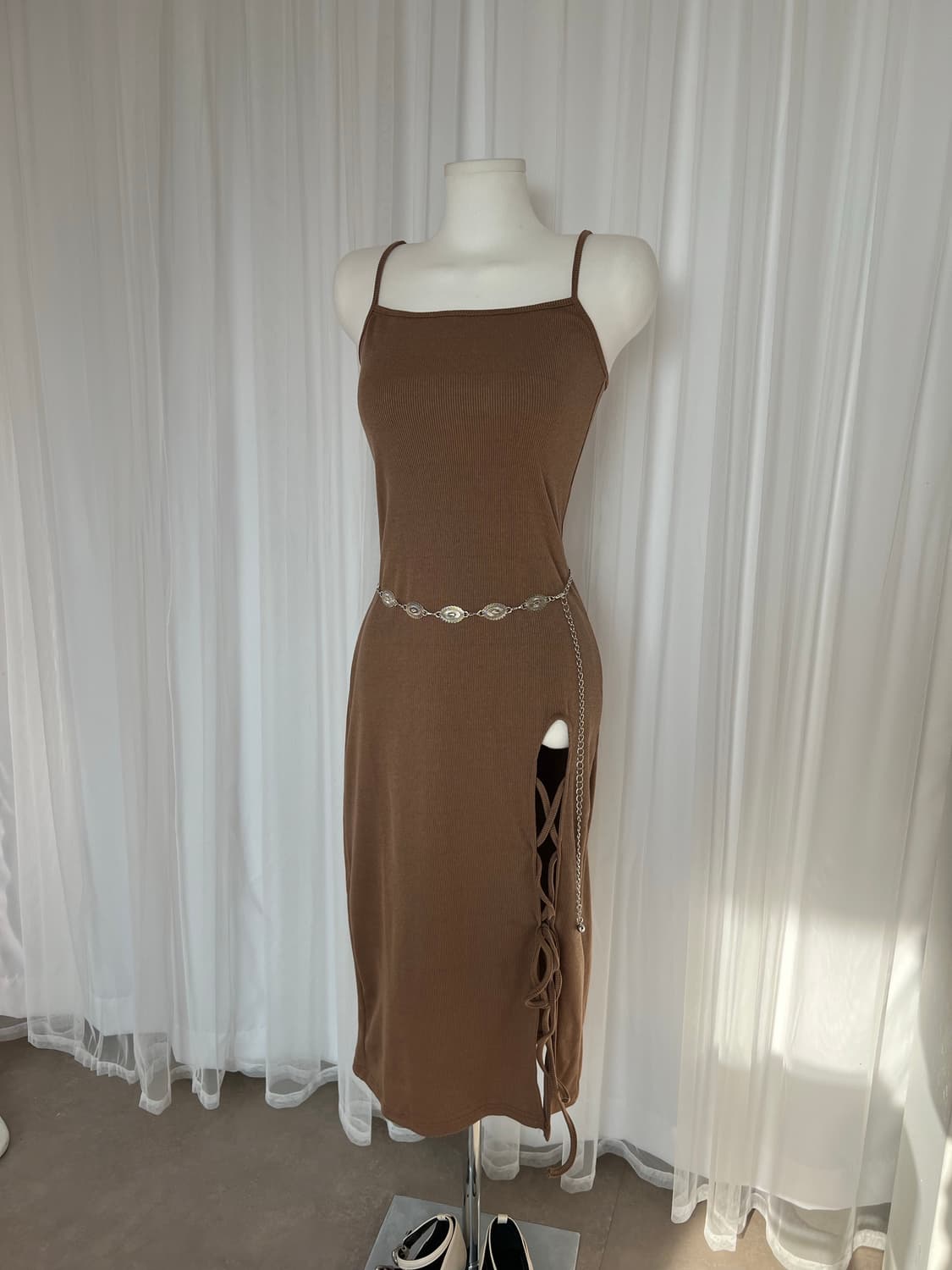 [새상품 반값판매] 브라운 골지 옆트임 매듭 롱원피스 상품이미지5