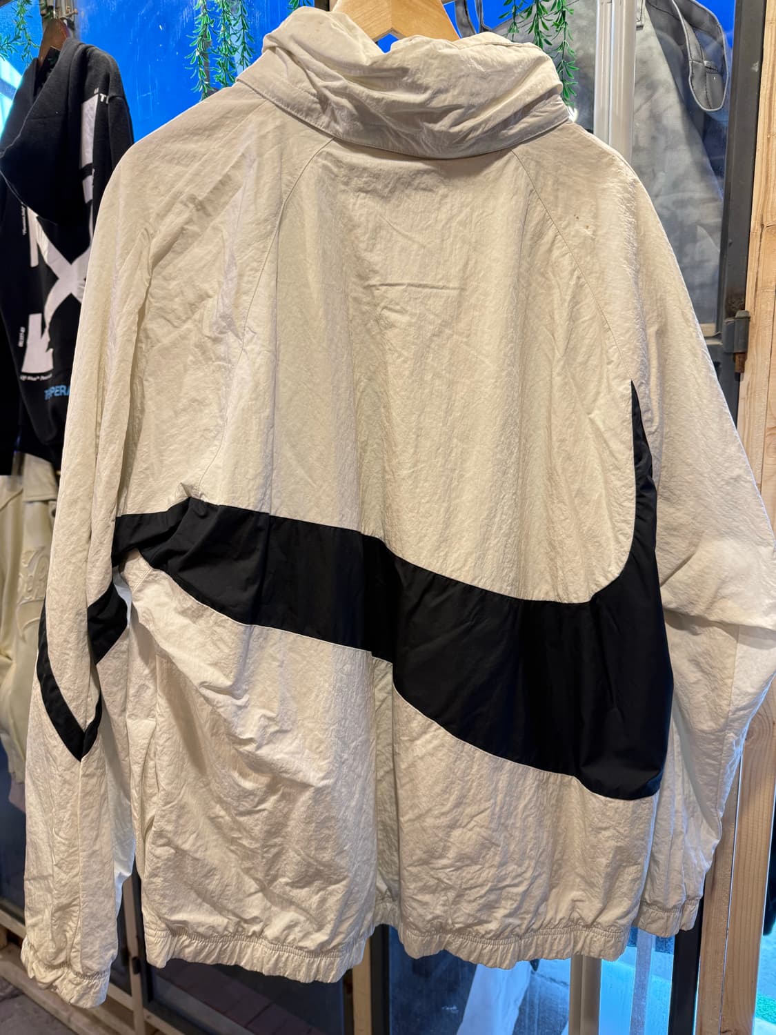 나이키 빅스우시 화이트 윈드브레이커 상품이미지3