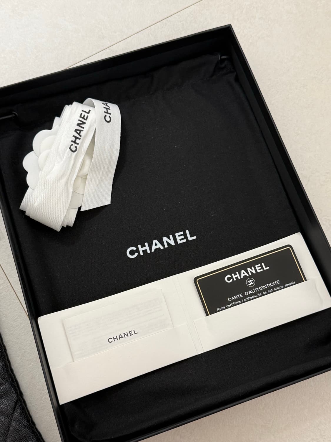 샤넬 보이 캐비어 금장 블랙 미디움 상품이미지6