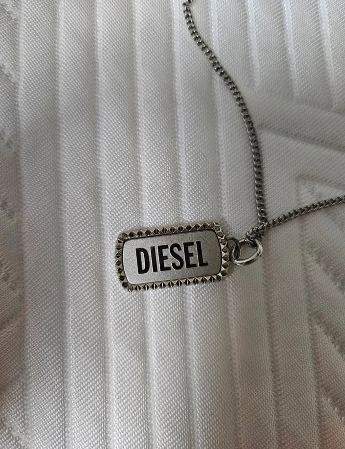 디젤 로고 실버 목걸이(데이식스 영케이 착용) 상품이미지5
