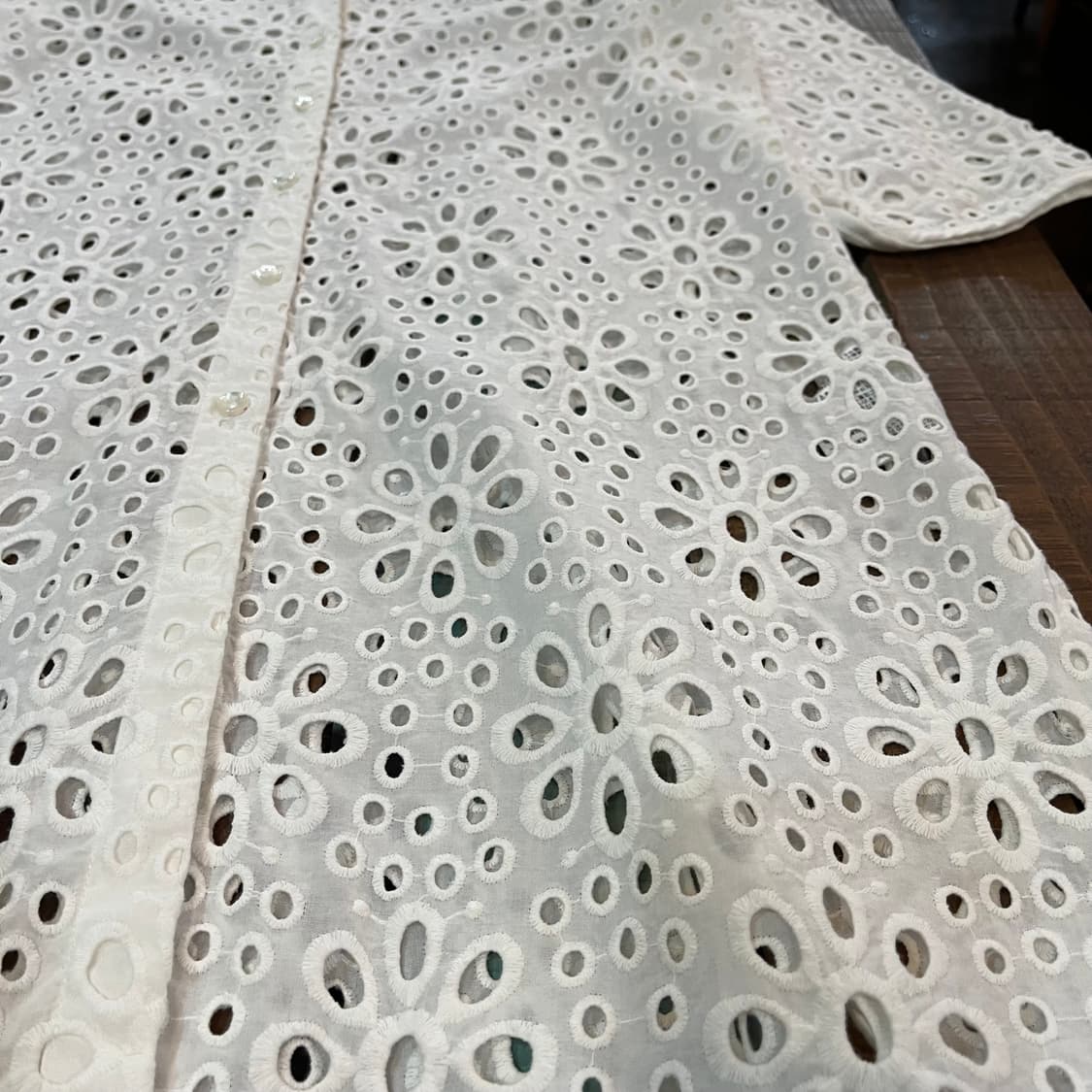 나라카미체 나라까미체 아일릿 자수 롱 셔츠 상품이미지3