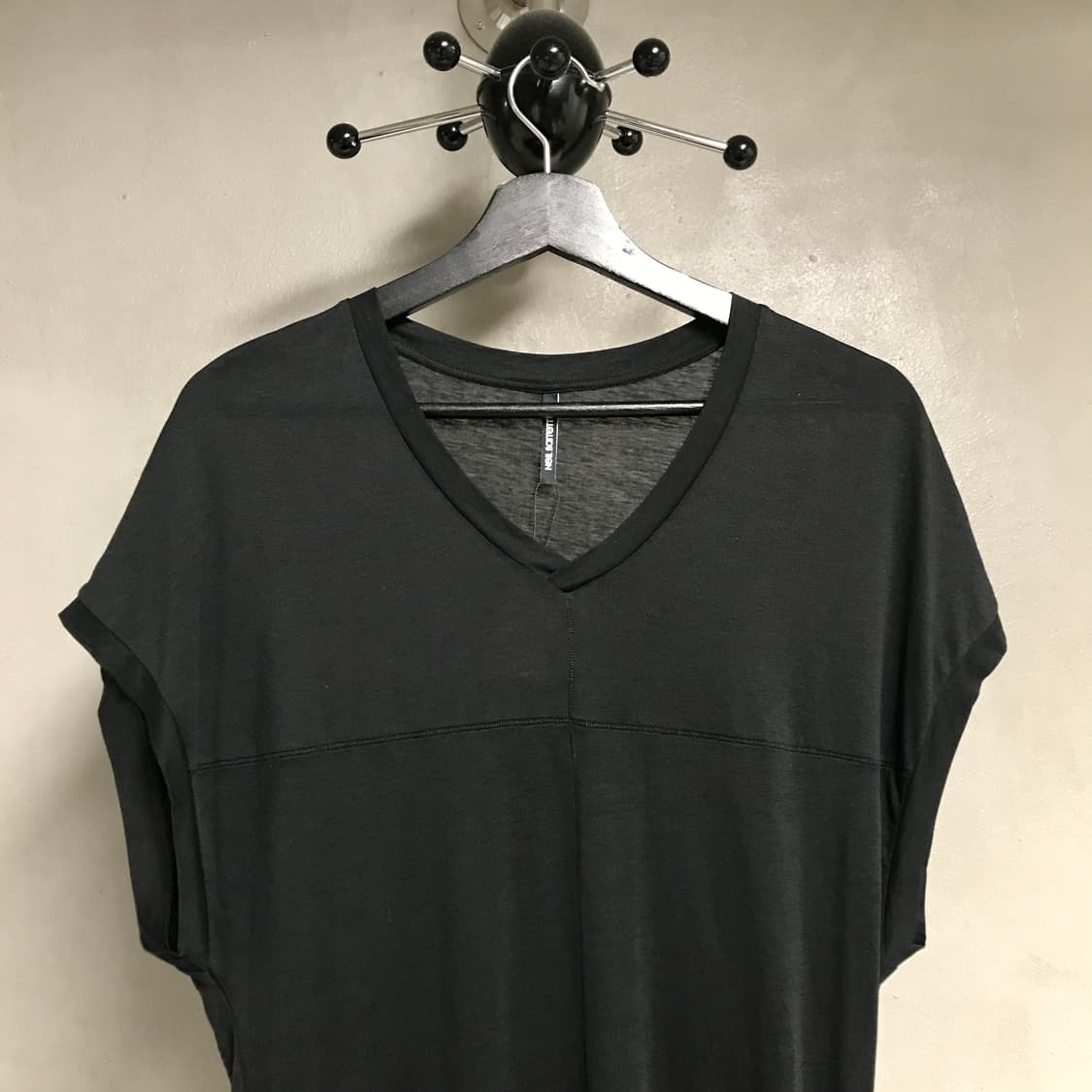 닐바렛 블랙 반팔 티셔츠 XXS(W) 상품이미지2