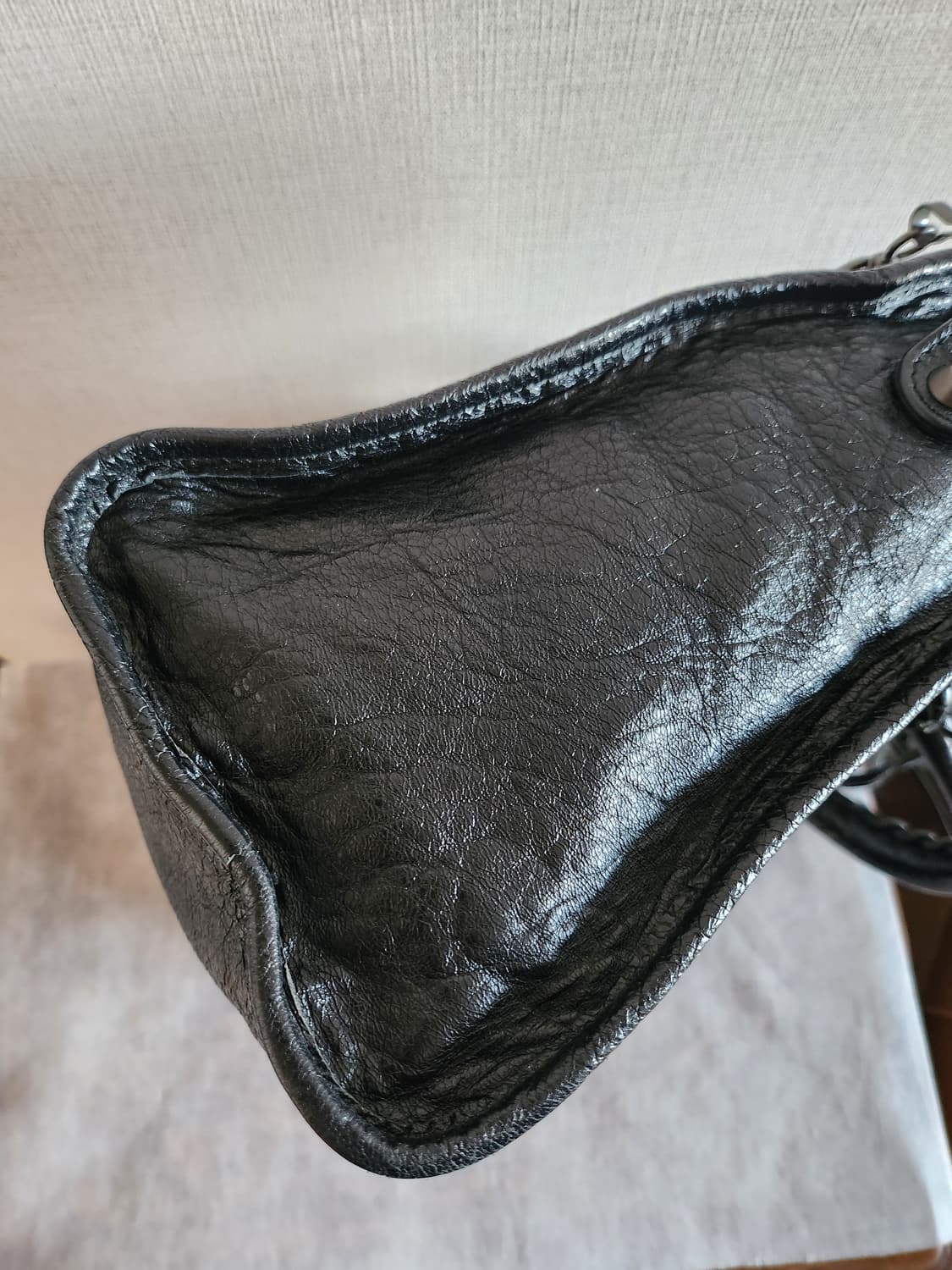 발렌시아가 모터 시티 미듐 블랙 흑장 상품이미지6