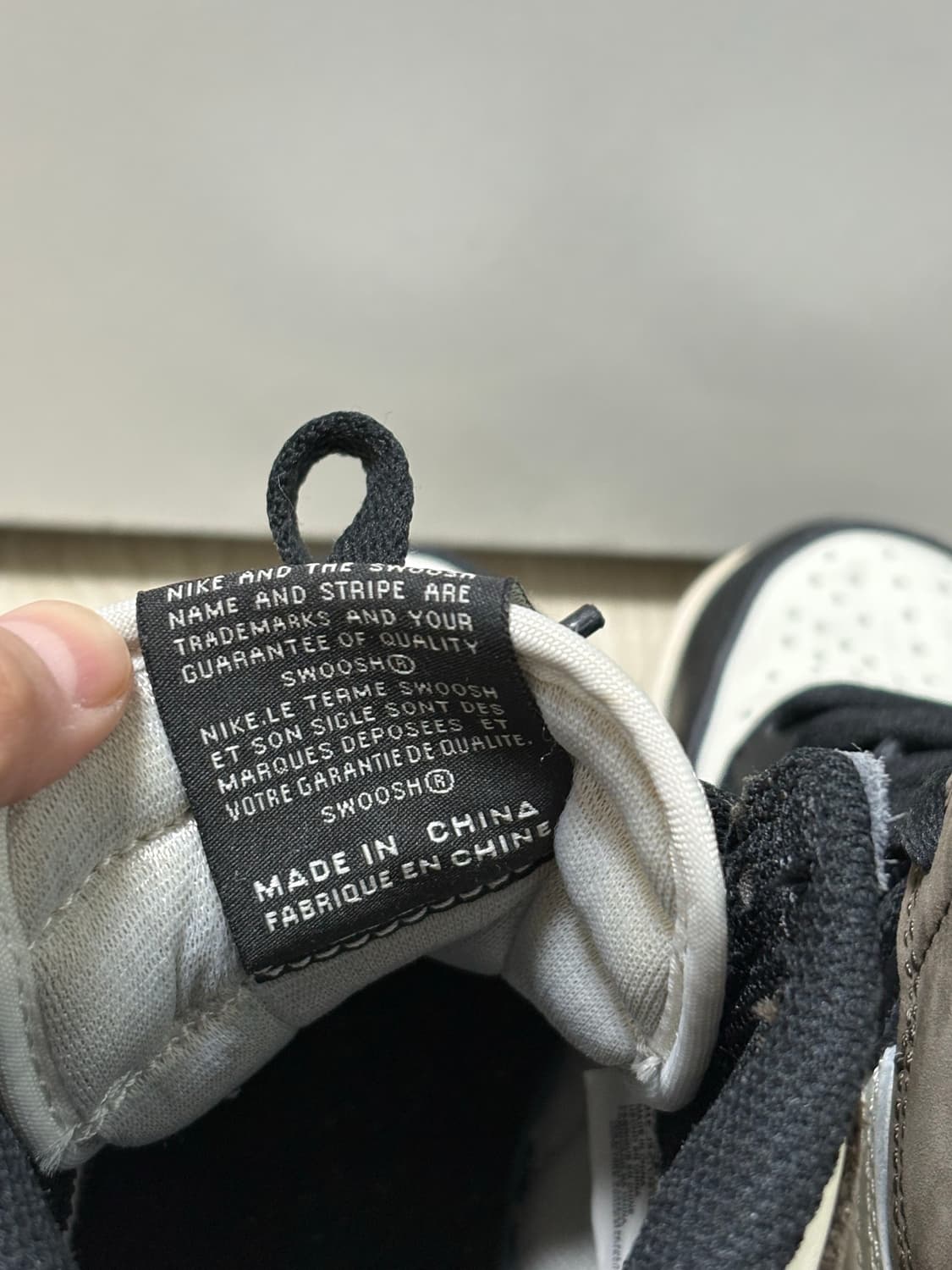 조던 1 레트로 하이 OG 블랙 모카 225 상품이미지3