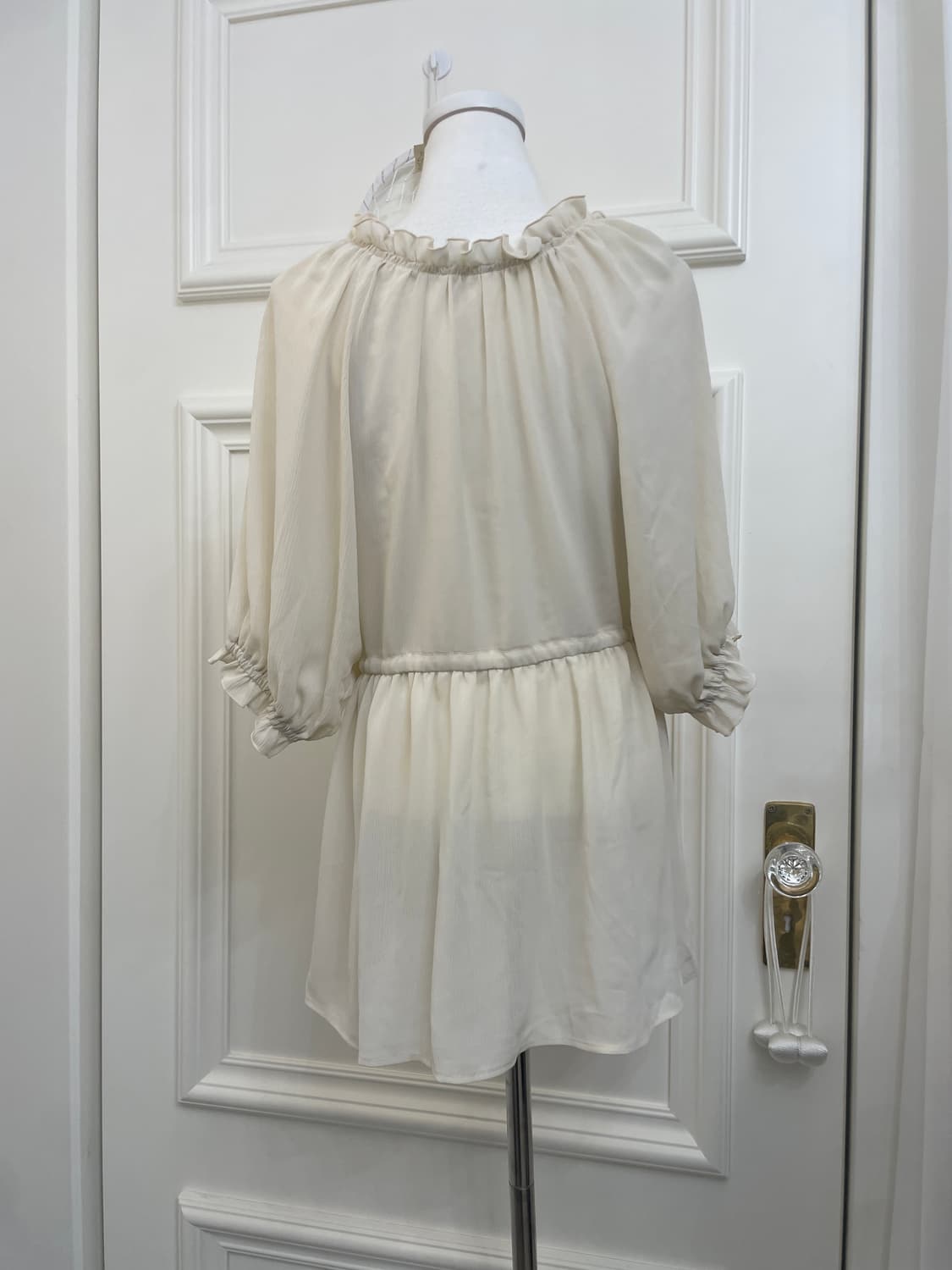 ivory neck shirring waist bow blouse 상품이미지3