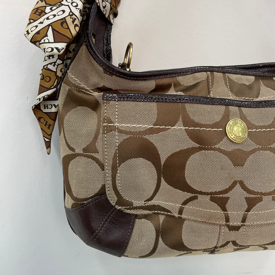 코치 시그니처 로고 y2k 호보 숄더백 상품이미지2