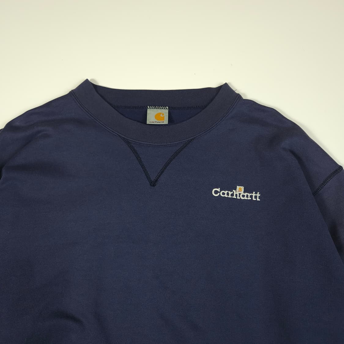 칼하트 오버핏 네이비 맨투맨  상품이미지2