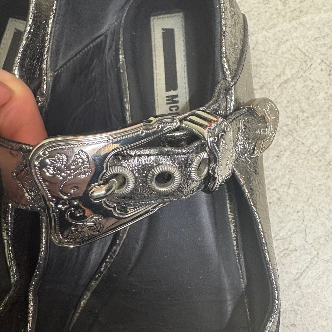 맥퀸 스터드 플랫슈즈 실버 235 상품이미지6