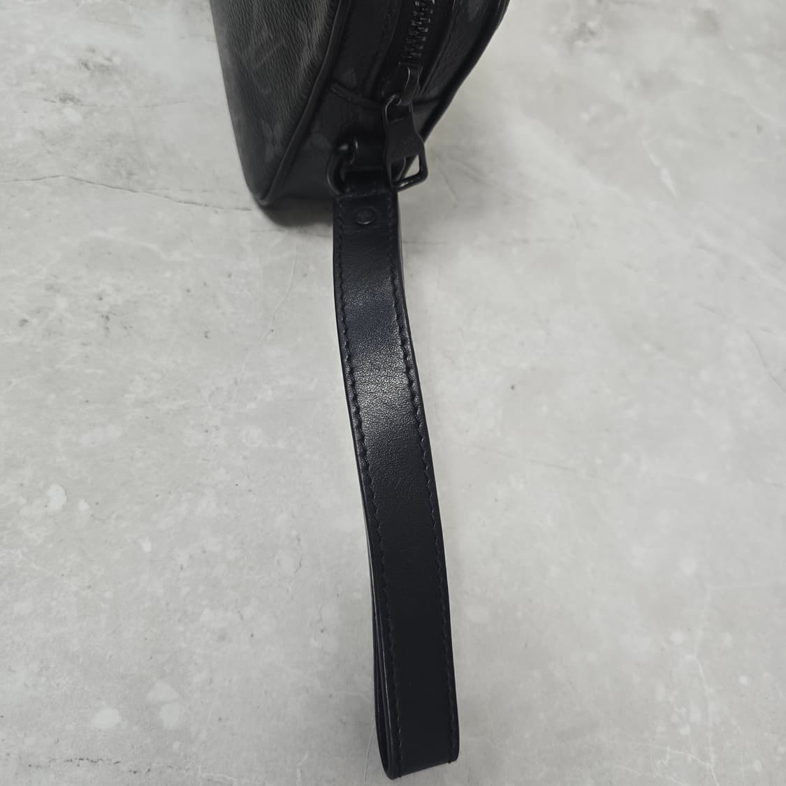 루이비통 포쉐트 볼가 모노그램 이클립스 클러치백 판매 상품이미지4