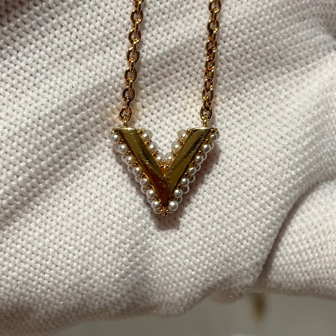 A+ / OS 루이비통 에센셜 V 진주 목걸이 골드 상품이미지3