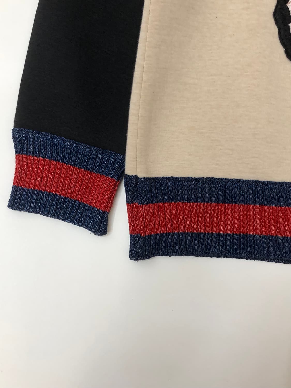 Gucci 구찌 멀티 컬러 나비 프린팅 스웻 셔츠  상품이미지4