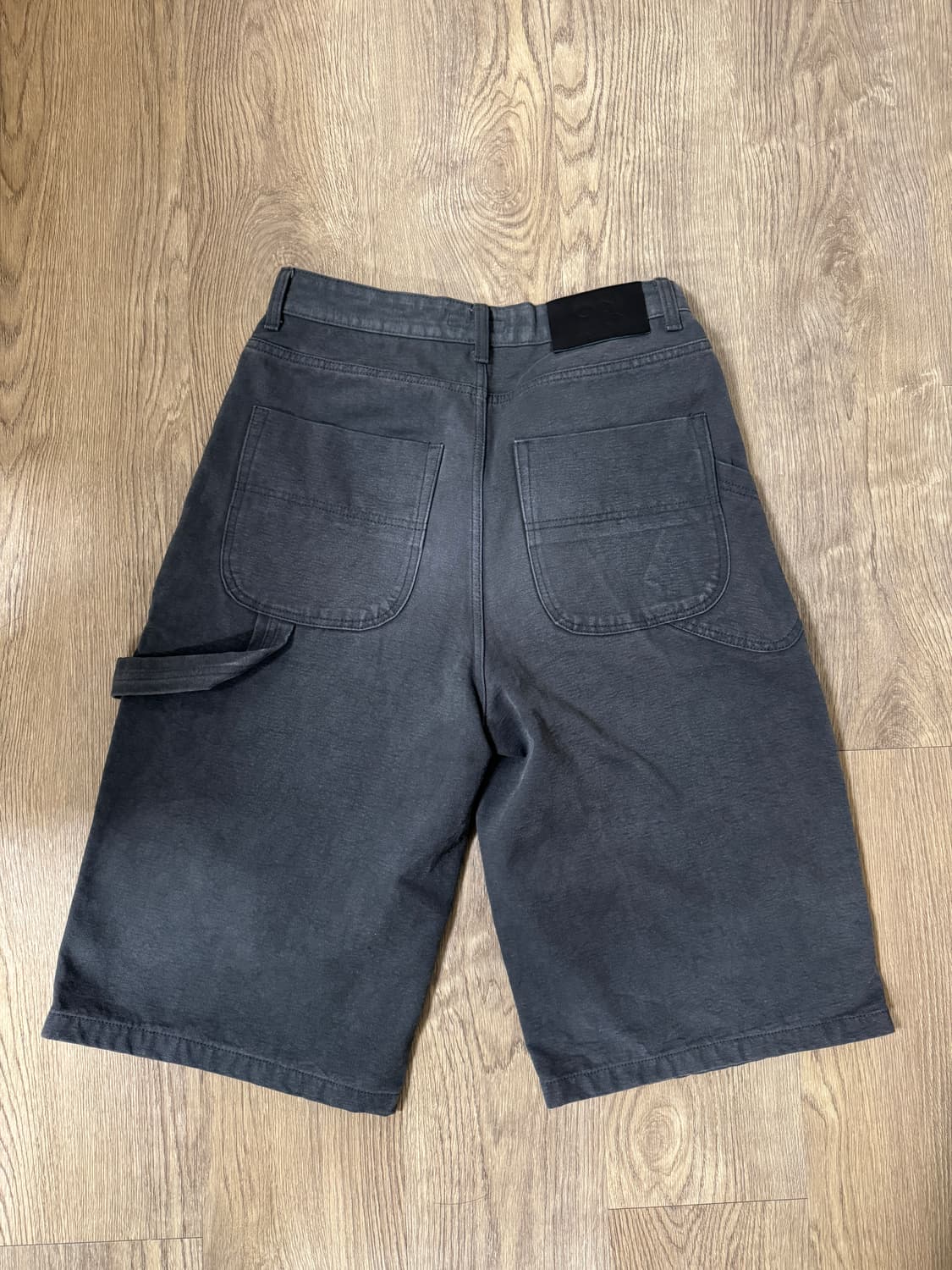 9999아카이브 더블니 버뮤다 팬츠 차콜 상품이미지2