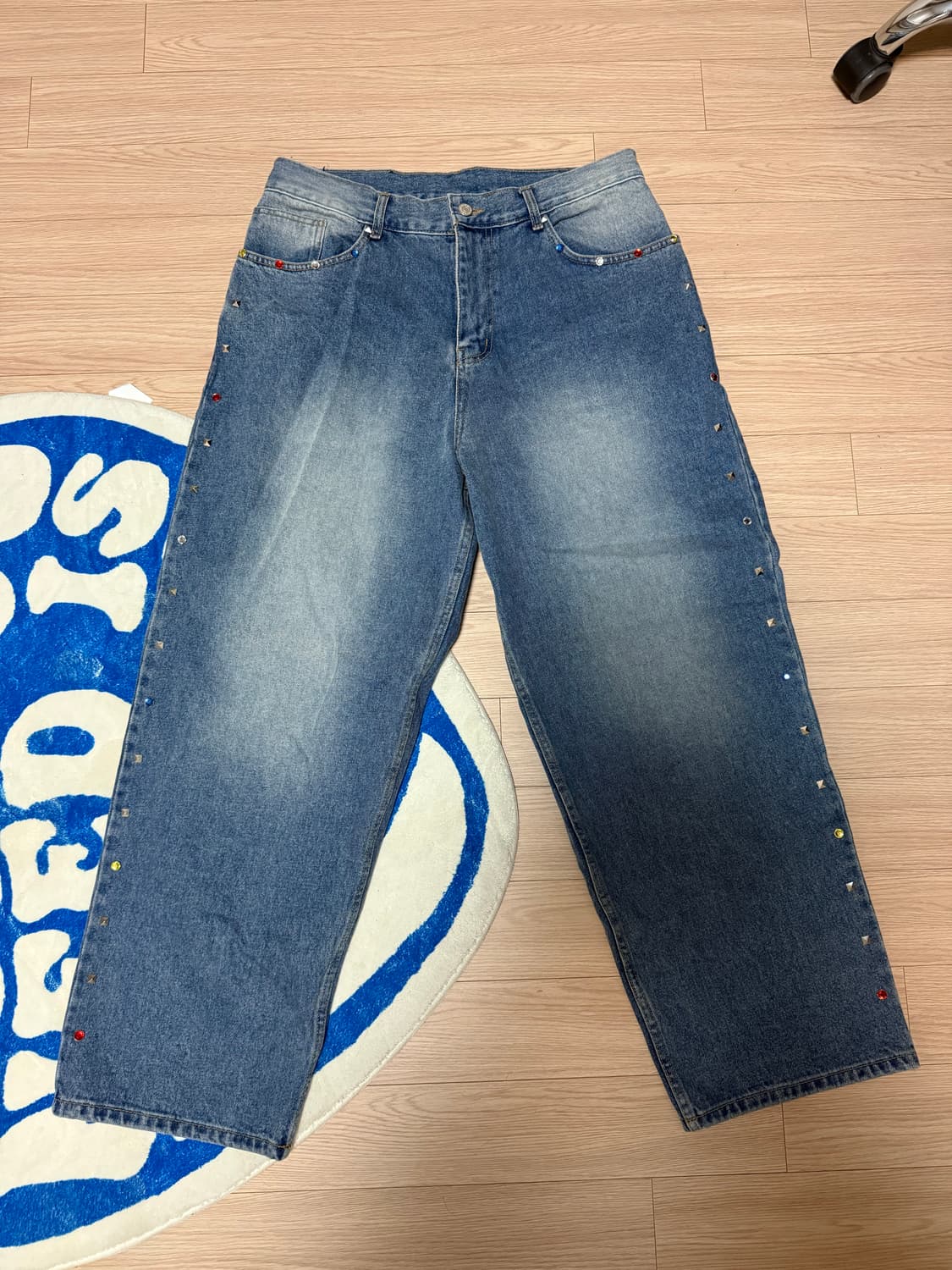 위캔더스 SIDE STUDDED 팬츠 판매합니다 상품이미지2