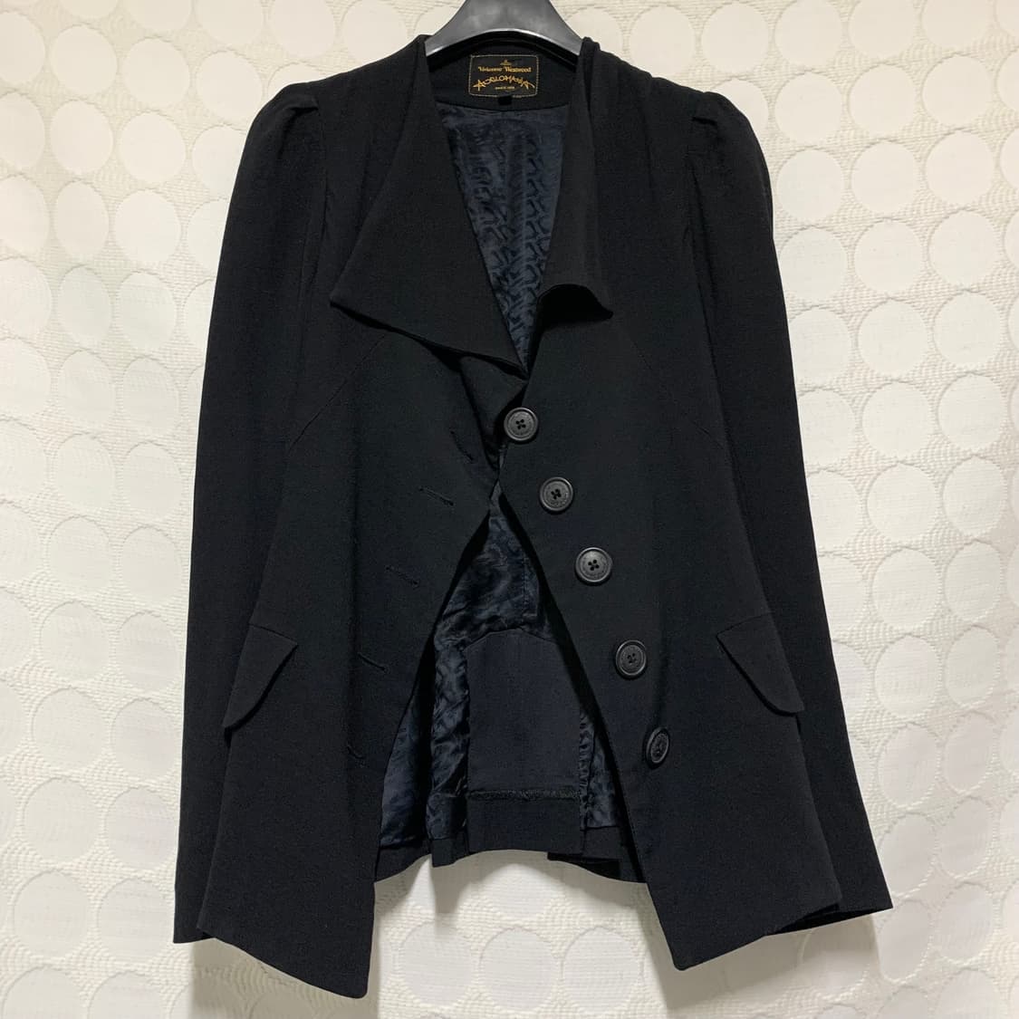 비비안 웨스트우드 블랙 언밸런스 칼라 재킷 상품이미지4