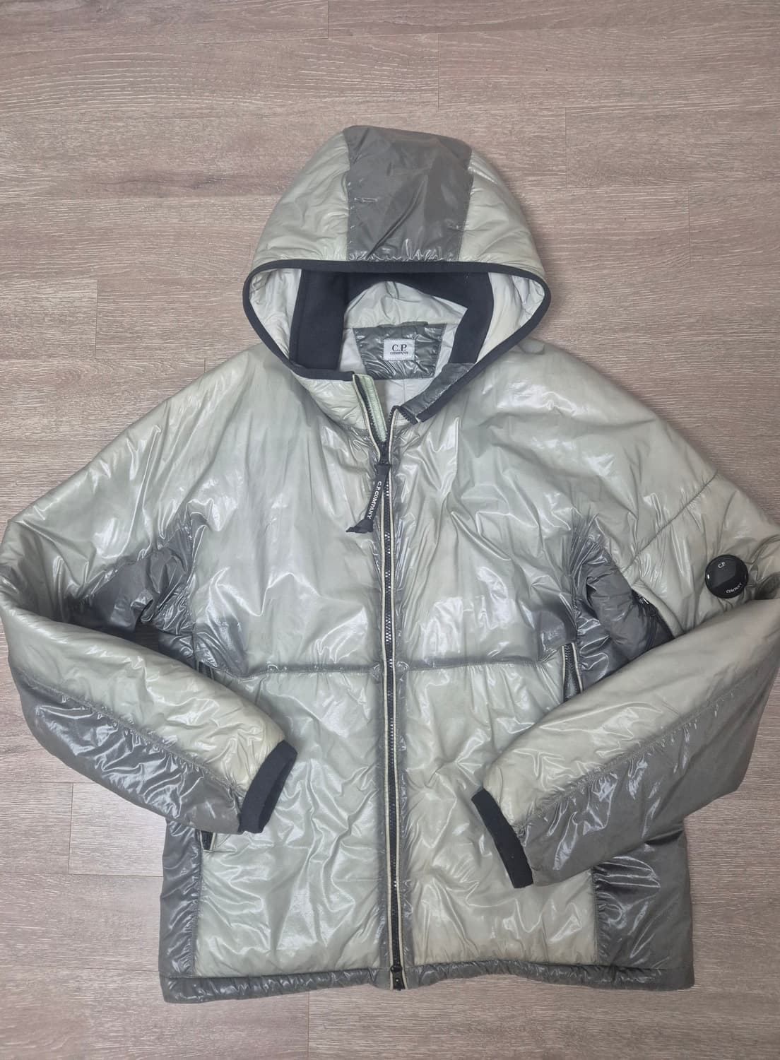 Cp컴퍼니 프리마로프트 아웃라인 경량패딩 상품이미지2