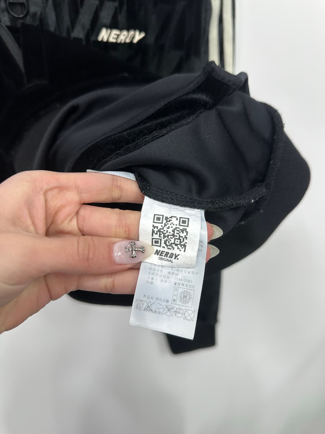 널디 벨벳 블랙 트랙탑 상품이미지3