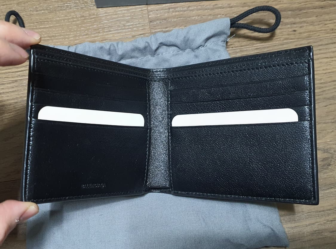 발렌시아가 레이어드 로고 반지갑 상품이미지4