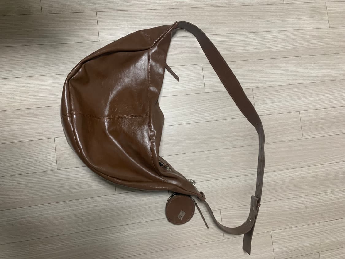 밈더워드로브 몬타 크랙 레더 메신저 백 상품이미지1