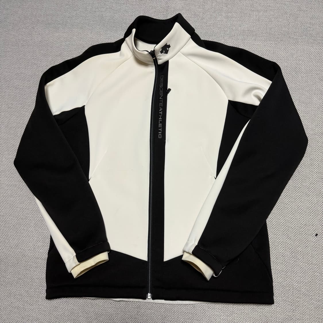 데상트 기모 트랙 자켓 상품이미지1