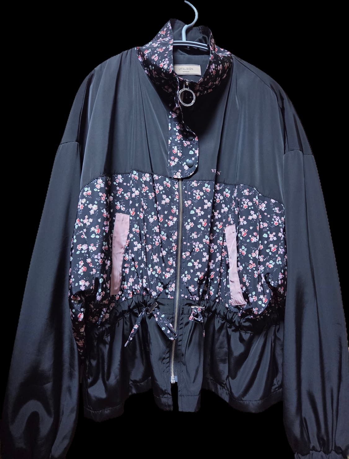 바이탈사인 플라워 패턴 스트랩 셔링 윈드브레이커 바람막이 상품이미지6